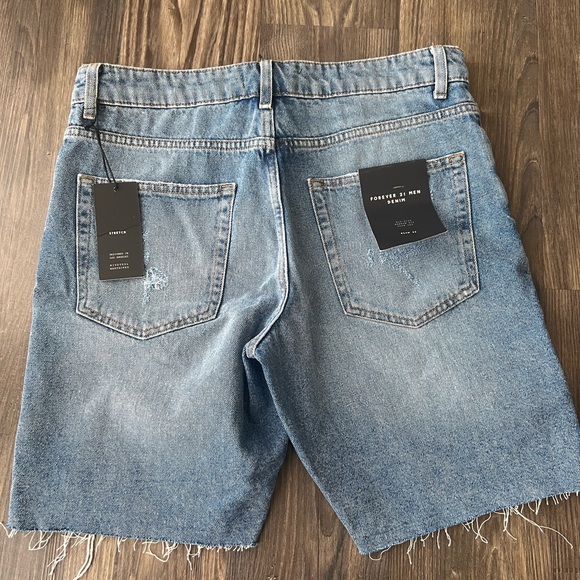 Forever 21 Men NWT Distressed Mid Rise Skinny Jean Shorts - Picture 4 of 13